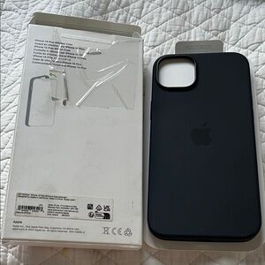 Apple iPhone 14 Plus Silicone Case Midnight  *Open Box*